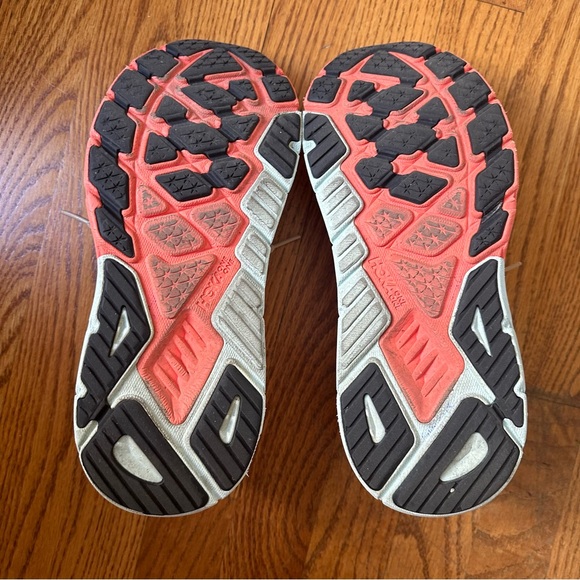 Hoka one one Arahi shoes EUC size 9! - Picture 6 of 7